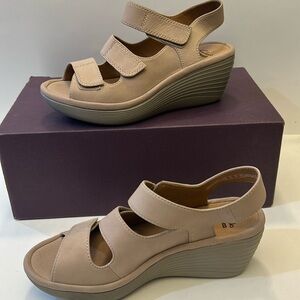 Clark’s Reedly Juno wedge size 6